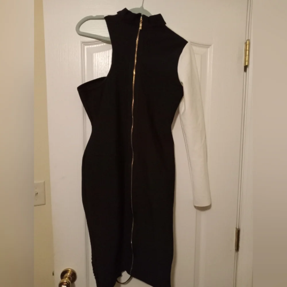Dress - Picture 2 of 4